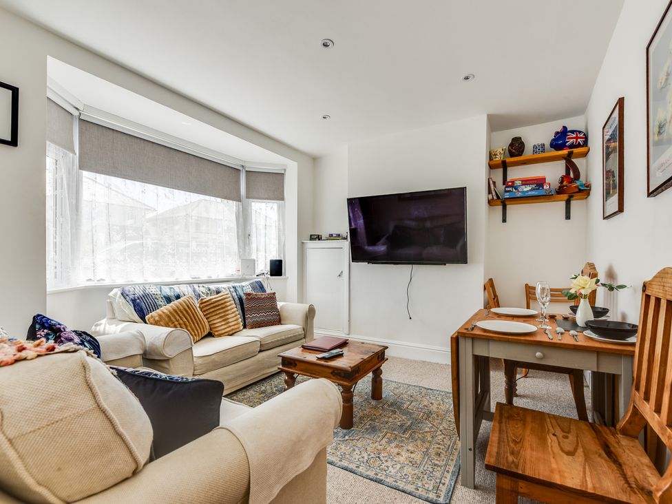 A living room with a sofa and coffee table at Florence of Oxford in Oxford
