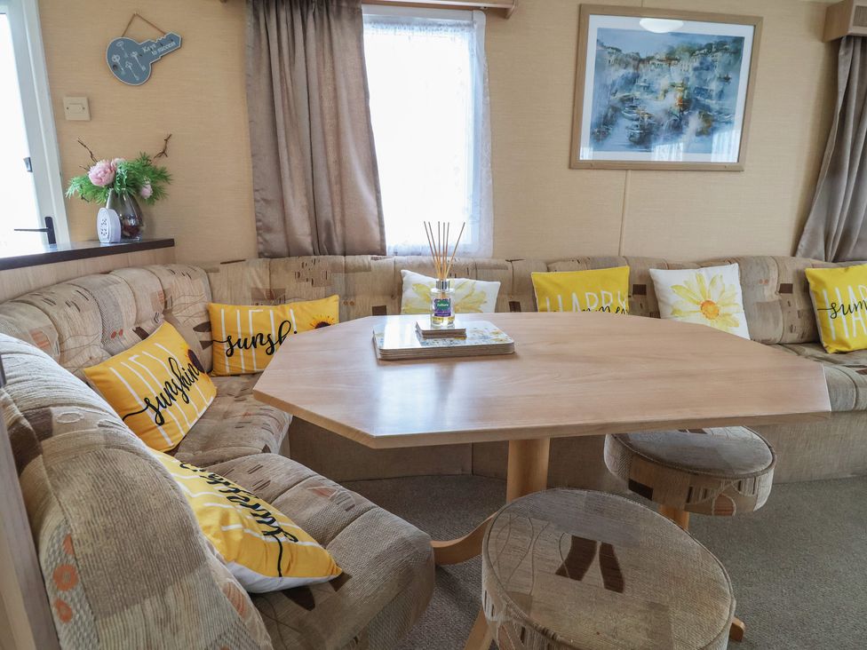 A living room with a sofa and table at Winchester - 244