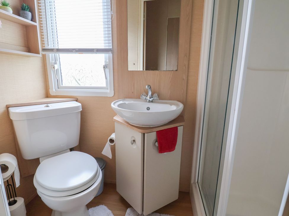 A bathroom with a sink, toilet, and shower at Winchester - 244