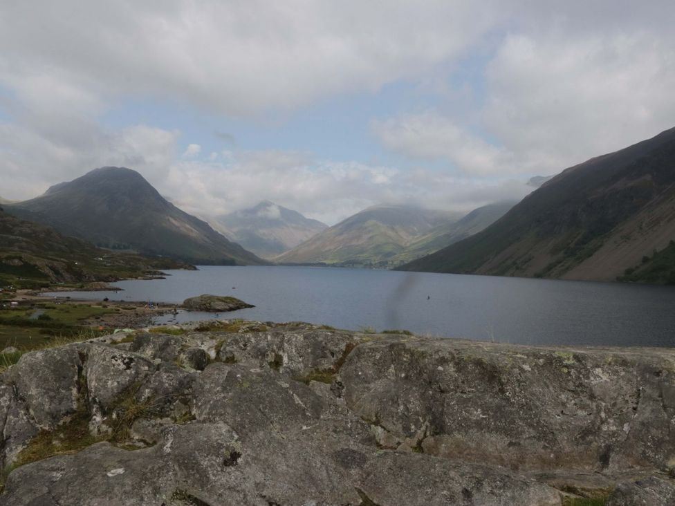 A view of mountains and lake with rocks in the foreground at Pandora Holmrook