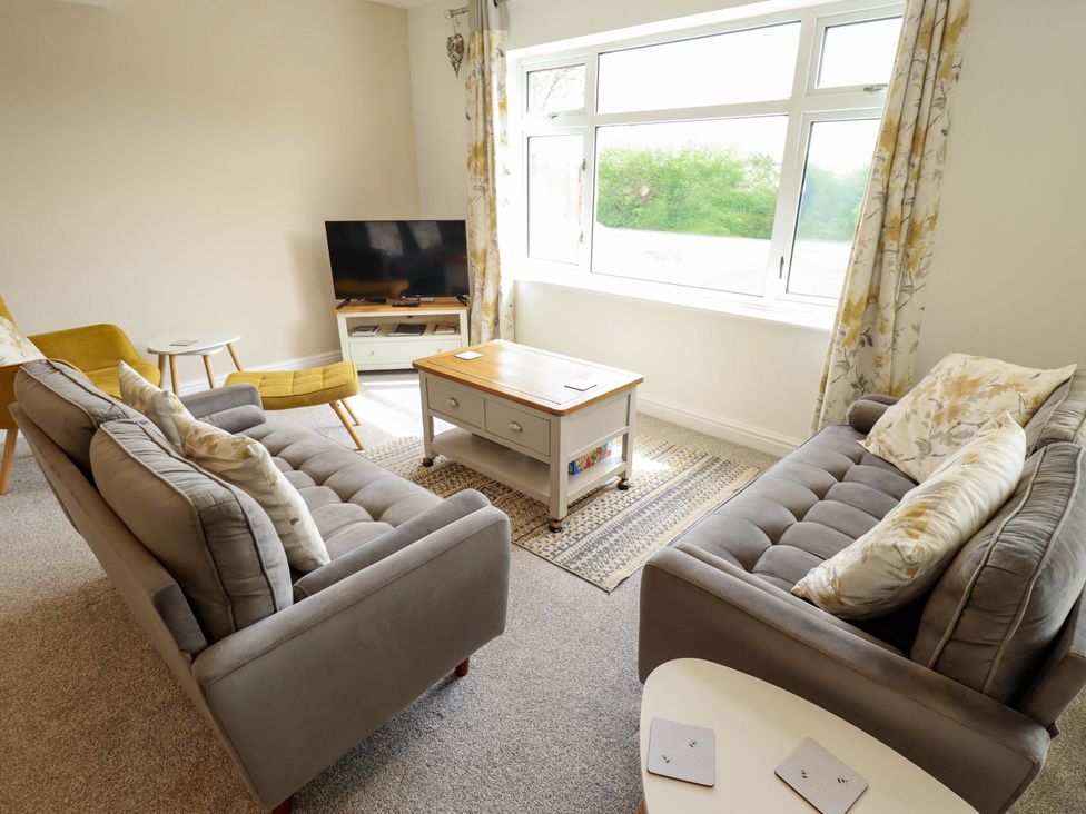 A living room with a coffee table and sofas at Field View in North Walsham