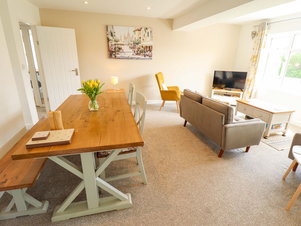 A living room with a dining table and sofa at Field View in North Walsham