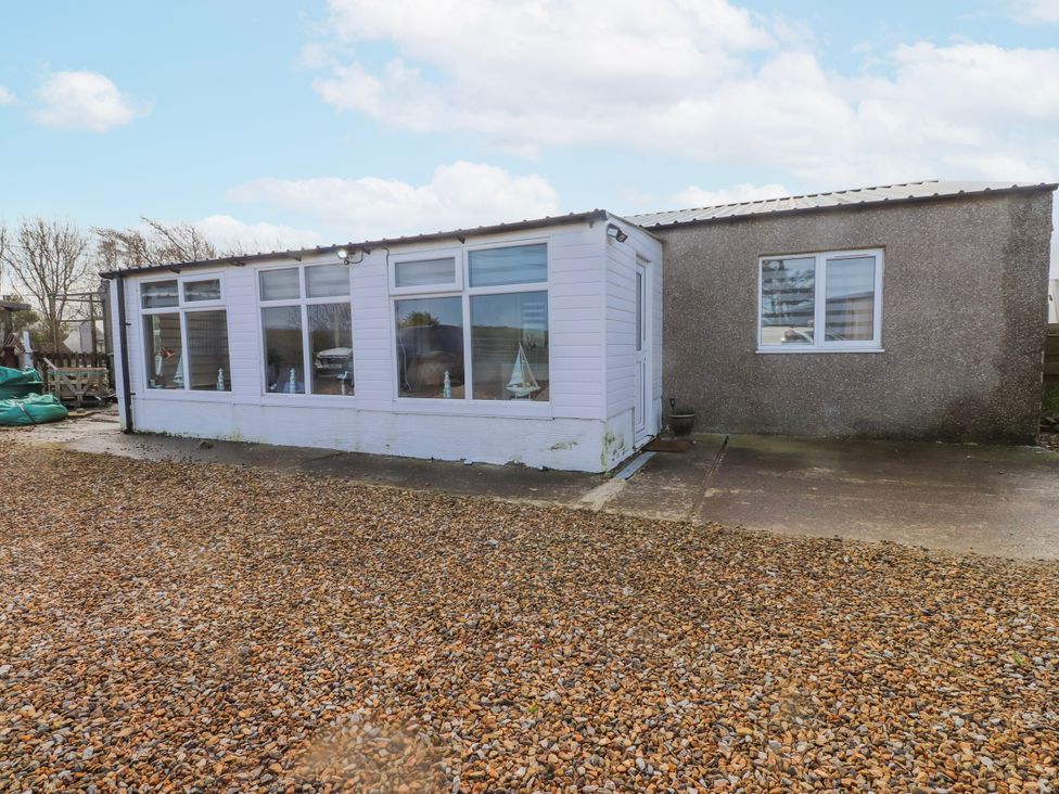 A conservatory attached to a building at Hen Fecws Rhoshirwaun near Sarn Meyllteyrn