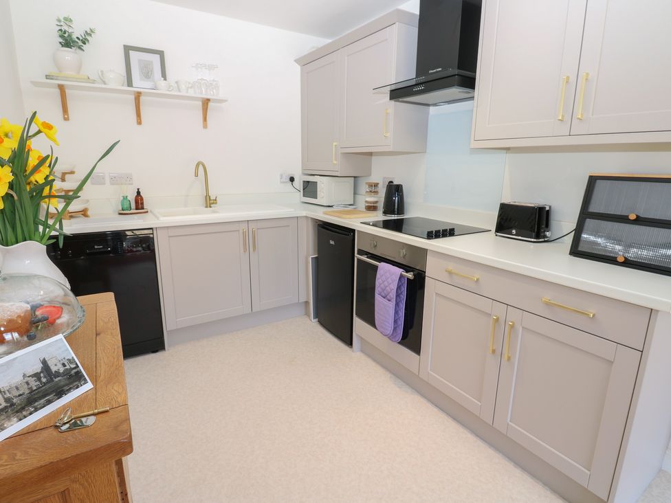 A kitchen with countertop and appliances at Castle View Cottage in Bedale