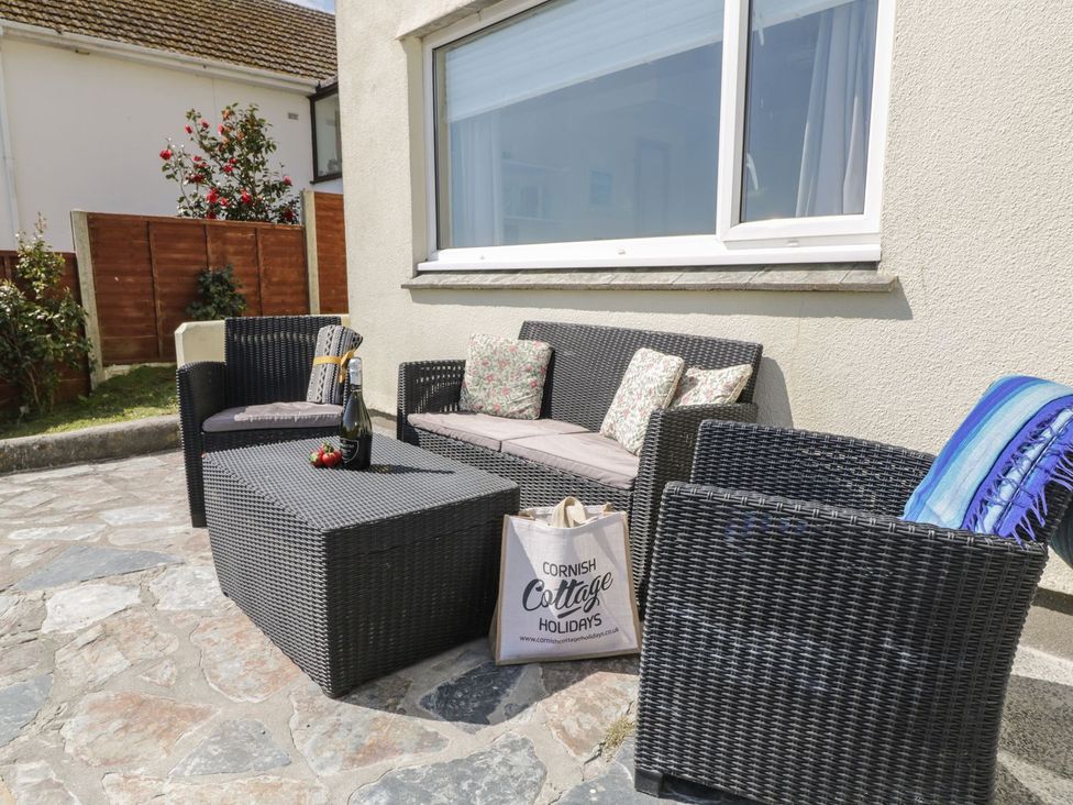 A garden with seating area and table at Wootton Gray in Penzance