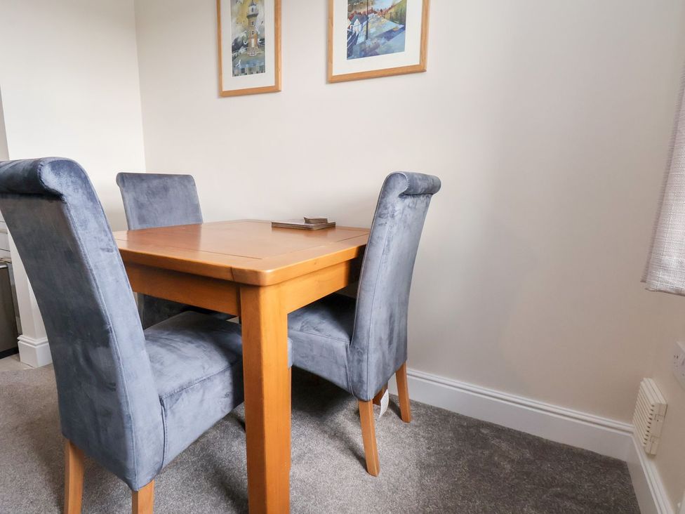 A dining room with a table and chairs at Rails End 
