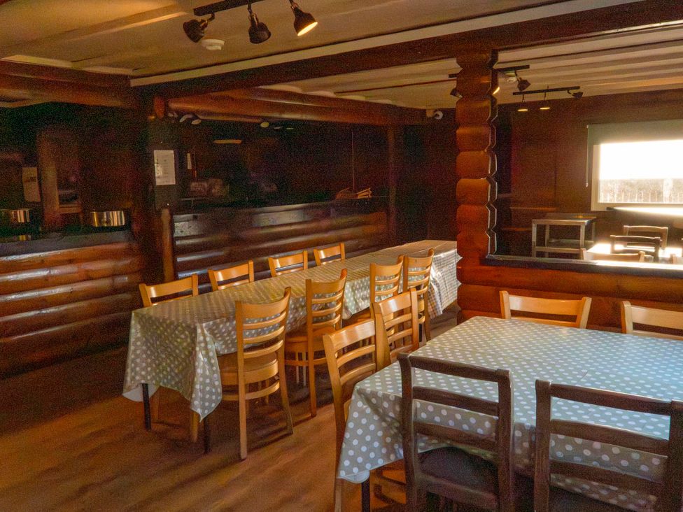 A dining room with tables and chairs at 3 bedroom Cabin (12 of 13)