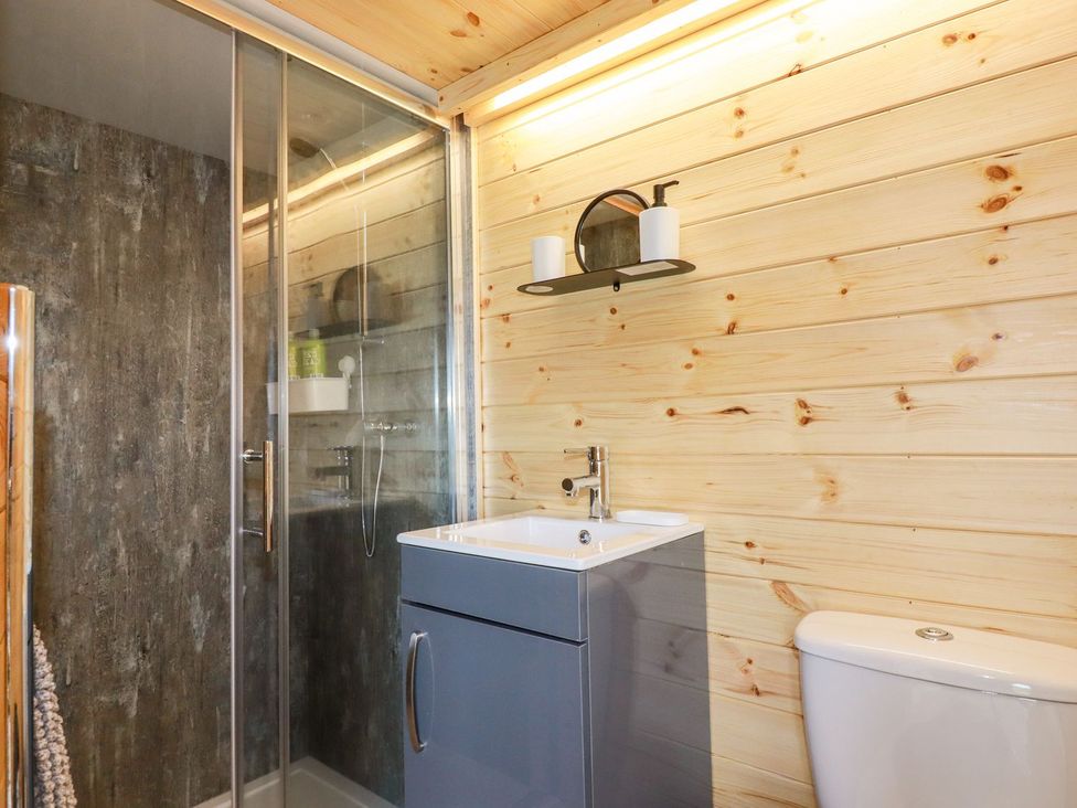 A bathroom with a shower, sink, and toilet at The Olju in Truro