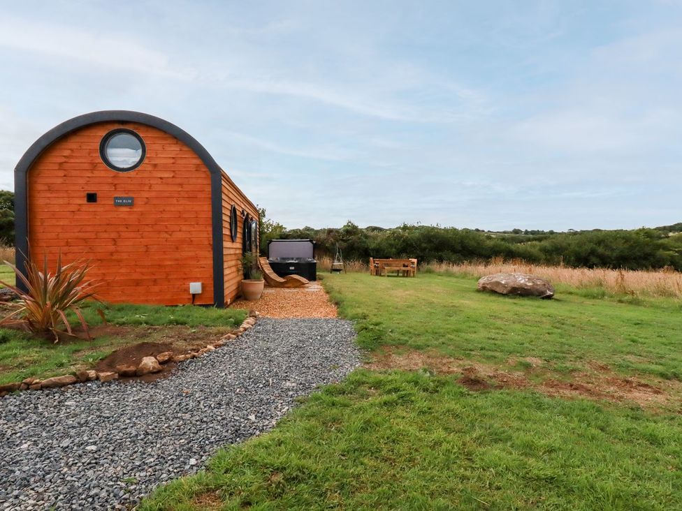 An outdoor area with a cabin and a pathway at The Olju in Truro