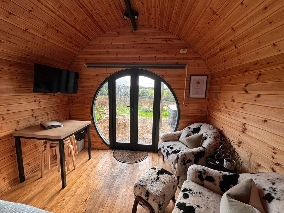 A seating area with a table and chairs at Stargaze in Truro