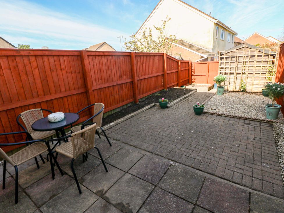 A garden with a table and chairs at The Gower Gateway in Gowerton near Swansea