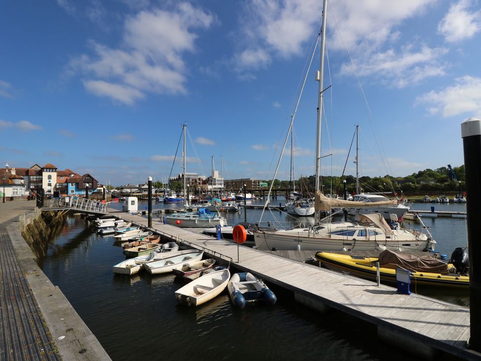 A marina with boats docked at Cobblers Cottage in Lymington