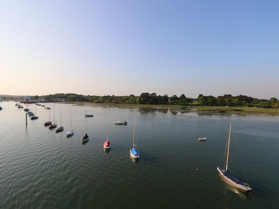 A view of multiple boats on water at Cobblers Cottage in Lymington