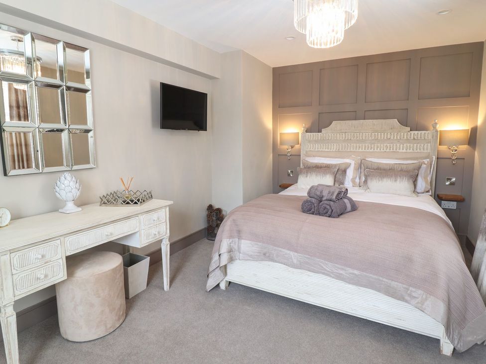 A bedroom with a bed and desk at 2 Llewelyn Street in Conwy