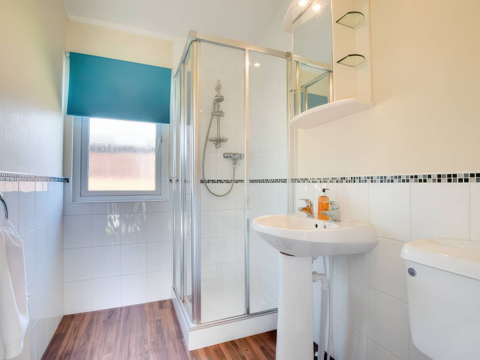 A bathroom with shower, sink, and toilet at Pet-friendly lodge with hot tub near the coast