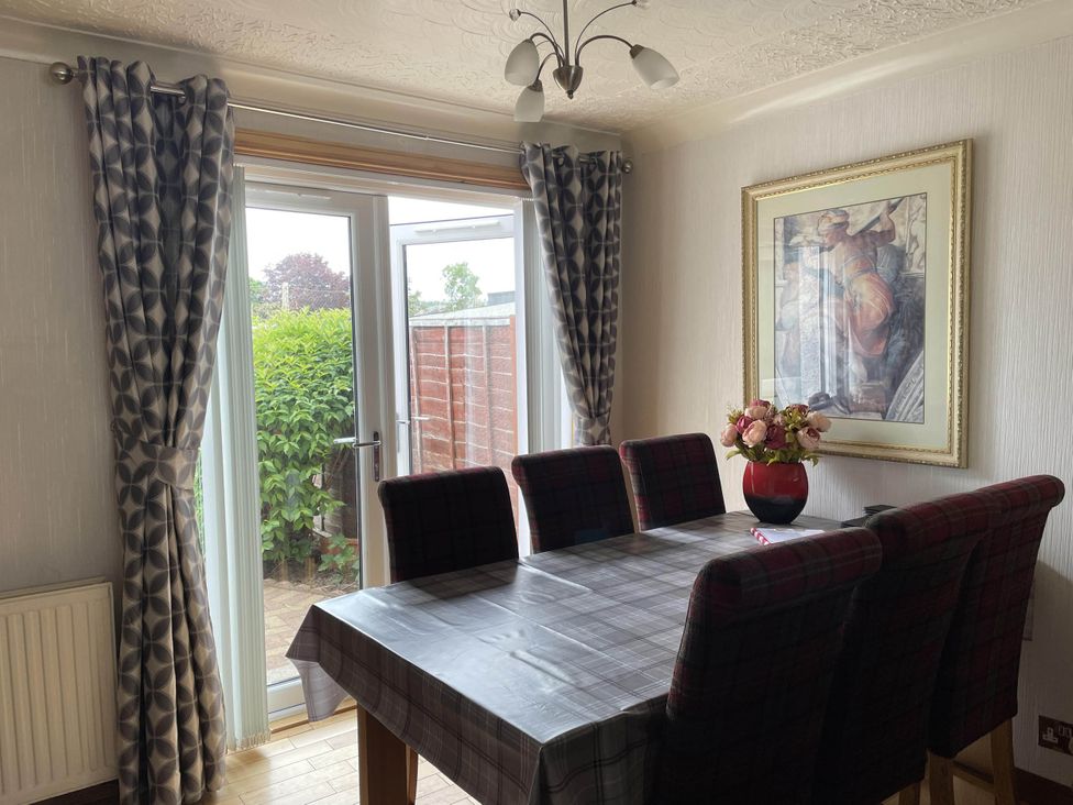 A dining room with a table and chairs at Spacious family base with garden near Loch Ness