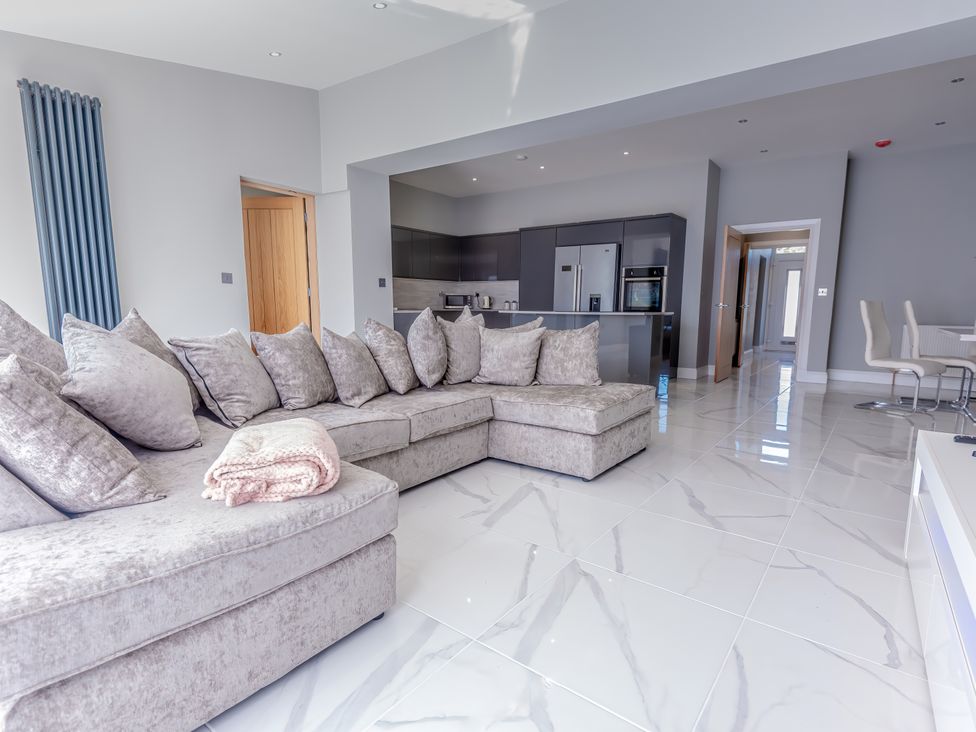 Pet-friendly hot tub retreat near Loch Leven - Scottish Lowlands - 1200447 - thumbnail photo 1