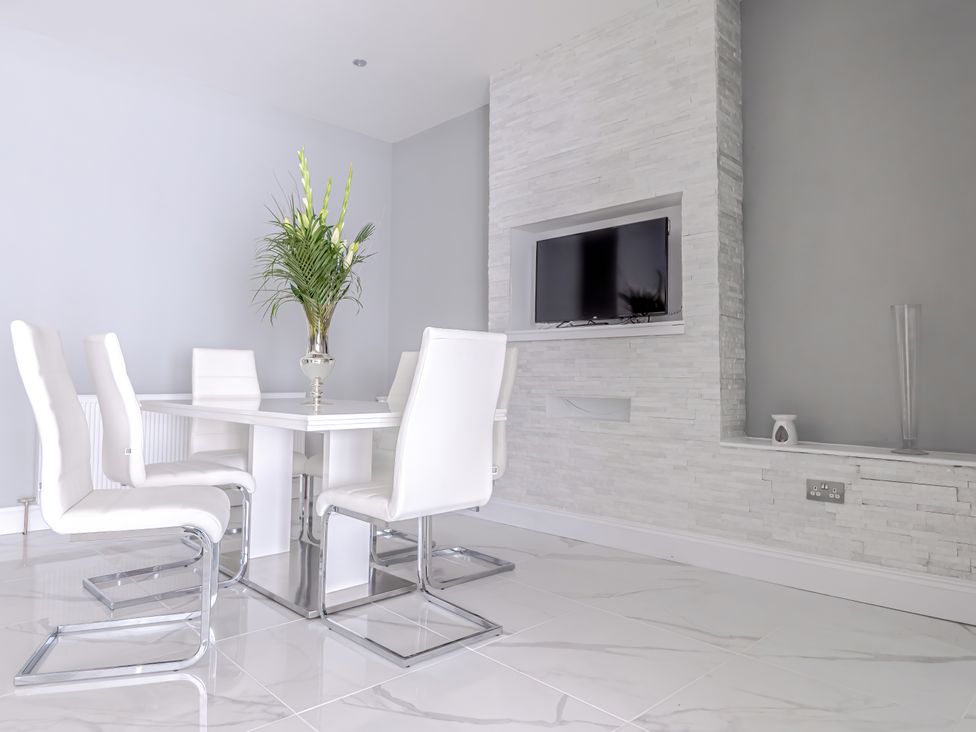 Pet-friendly hot tub retreat near Loch Leven - Scottish Lowlands - 1200447 - thumbnail photo 8