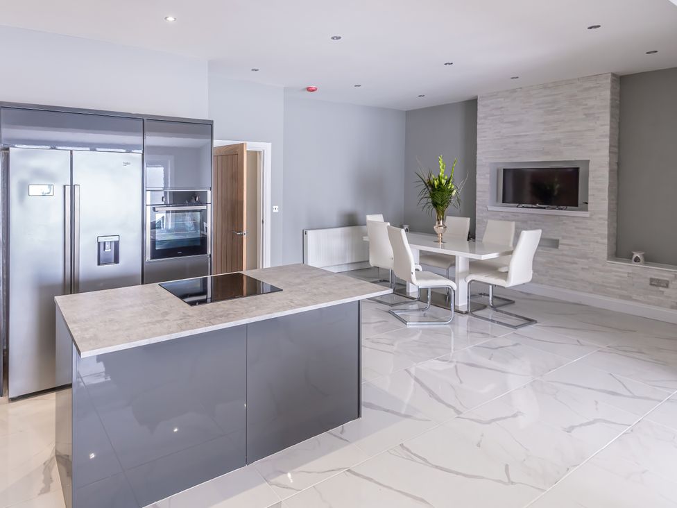 Pet-friendly hot tub retreat near Loch Leven - Scottish Lowlands - 1200447 - thumbnail photo 3