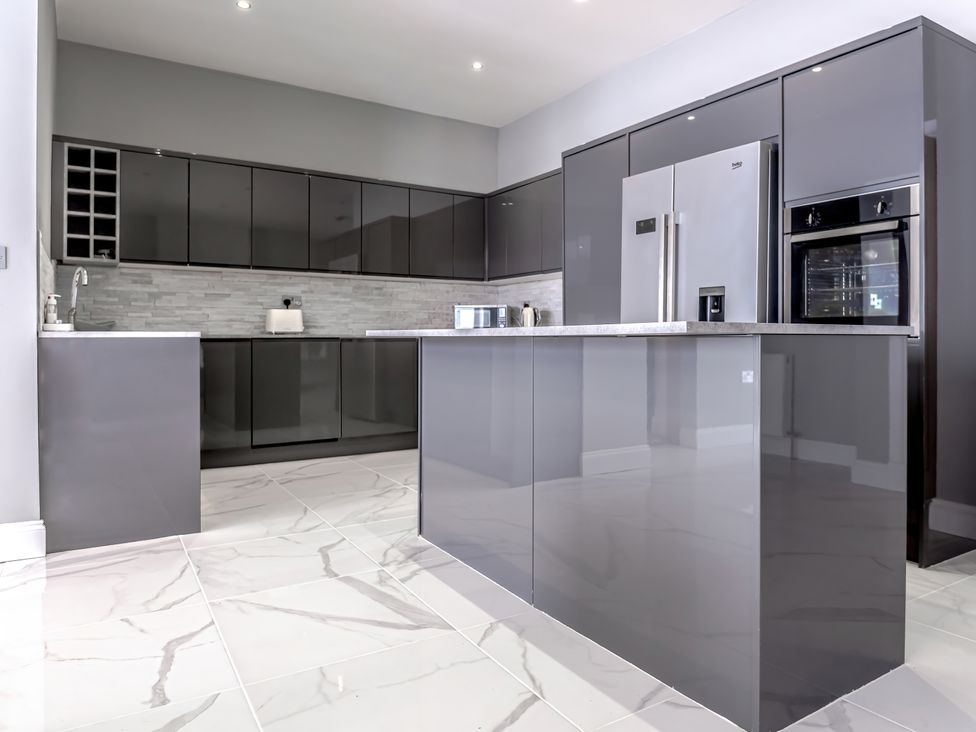 Pet-friendly hot tub retreat near Loch Leven - Scottish Lowlands - 1200447 - thumbnail photo 2