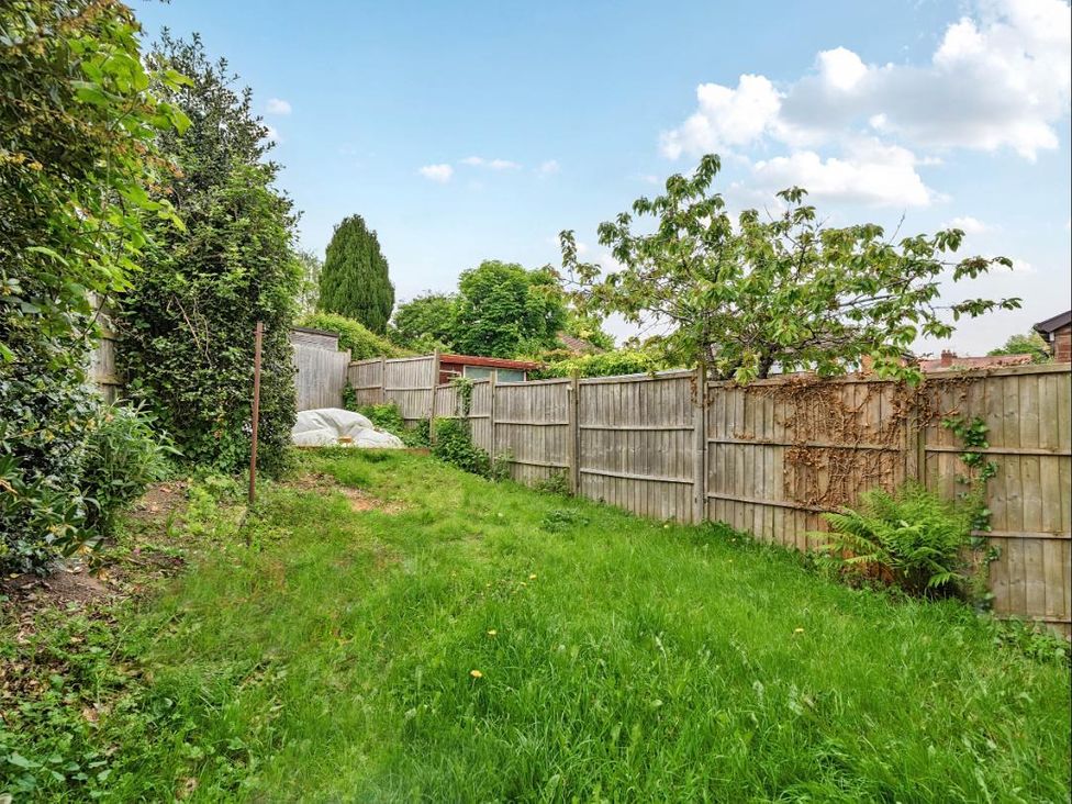 A garden with grass and fences at Village retreat with canal walk into Chester, Christleton