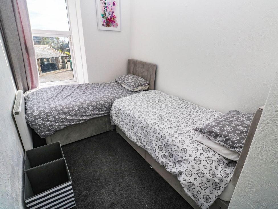 A bedroom with two single beds at Flat 2 in Penzance