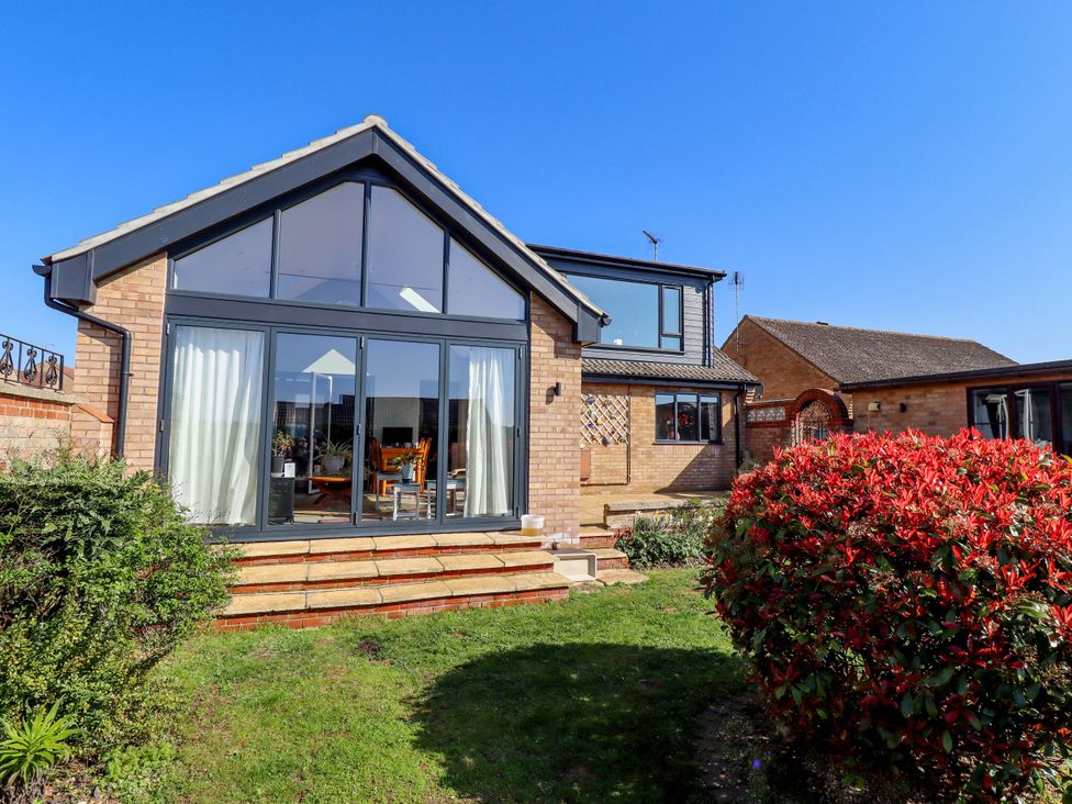 A house with garden and steps at Seascape in Hunstanton