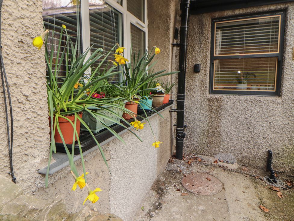 An outdoor area with flower pots and a window at The Old Bakehouse in Kendal