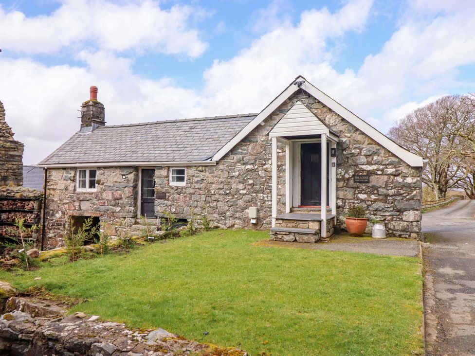 A house with stone exterior and a chimney at The Lodge House at Rhiw Goch Inn Snowdonia National Park