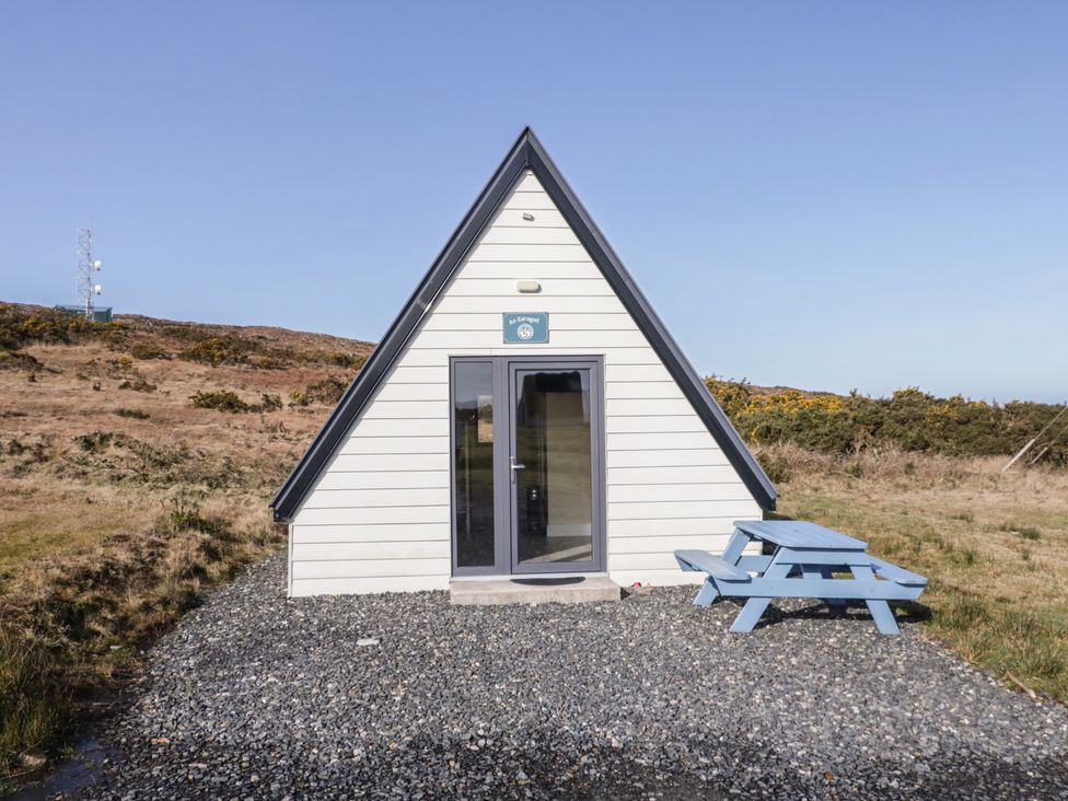 A cabin with a picnic table in front at Cabin 5 Eargail, Gortahawk