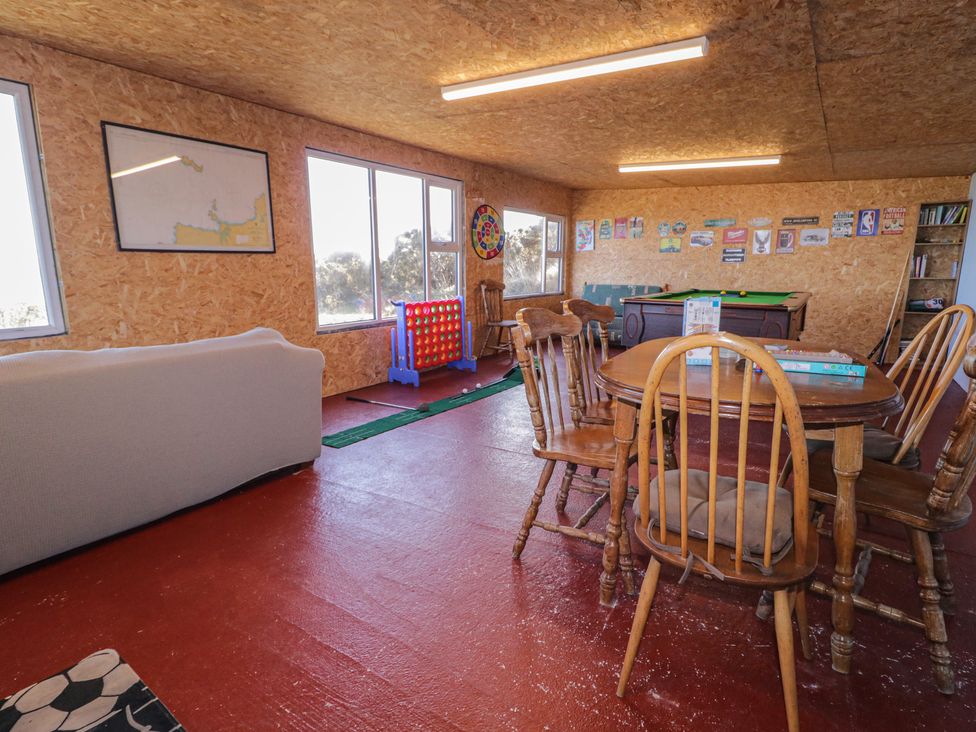 A snug with a table and chairs at Cabin 7 Toraigh Gortahawk