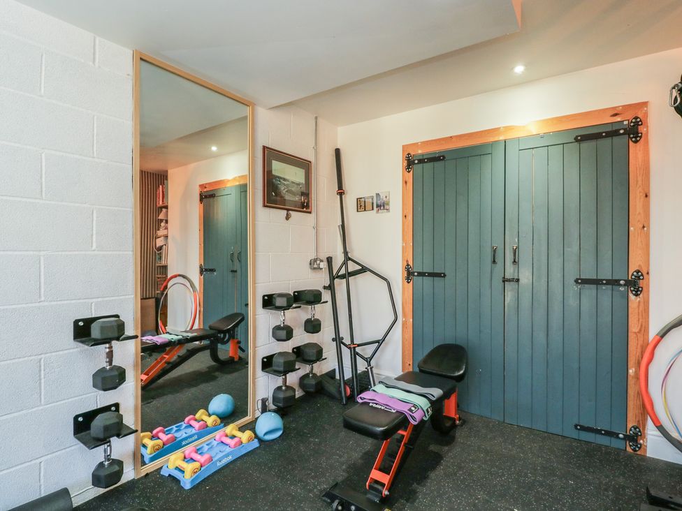 A gym with exercise equipment and storage at The Hideaway Loft in Chippenham