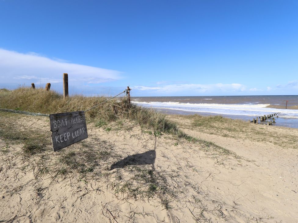 Number 6 - Sandy Beach Holiday Park - Norfolk - 1200577 - thumbnail photo 28