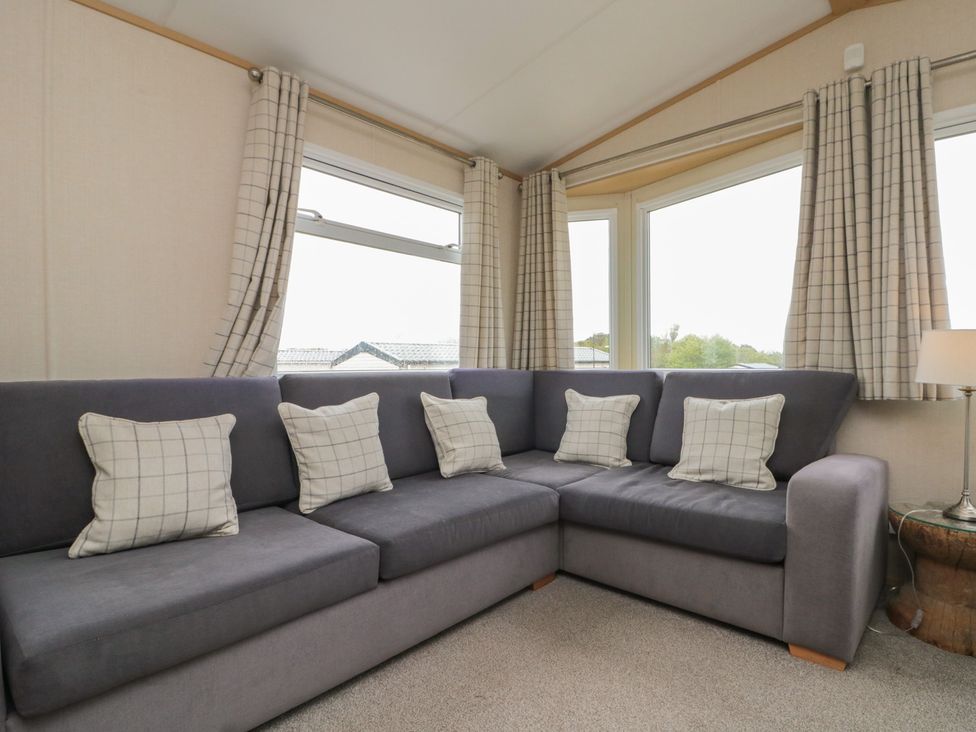 A living room with a sofa and cushions at 21 Dunlin Dell in Flamborough