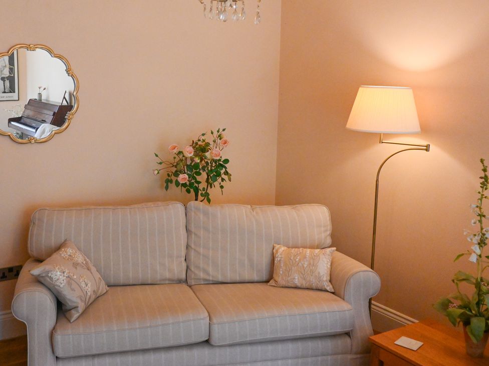 A living room with a sofa and lamp at The Garden House in Alton