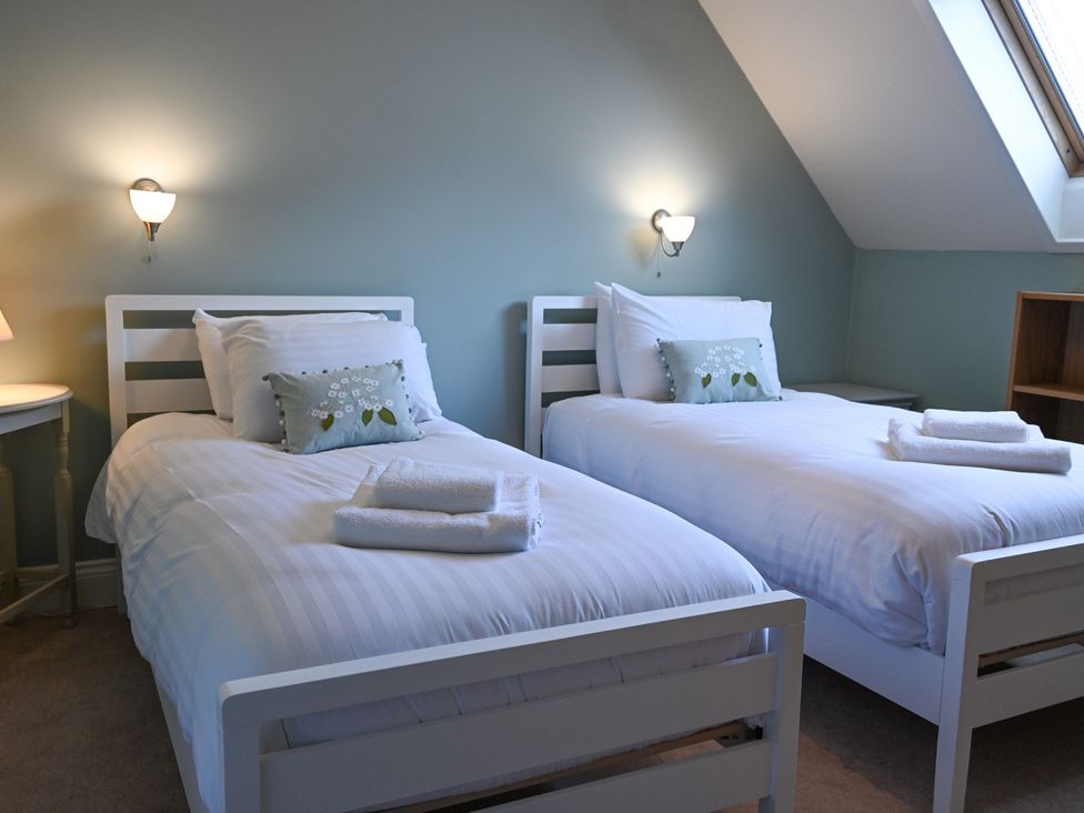 A bedroom with two beds in The Garden House in Alton