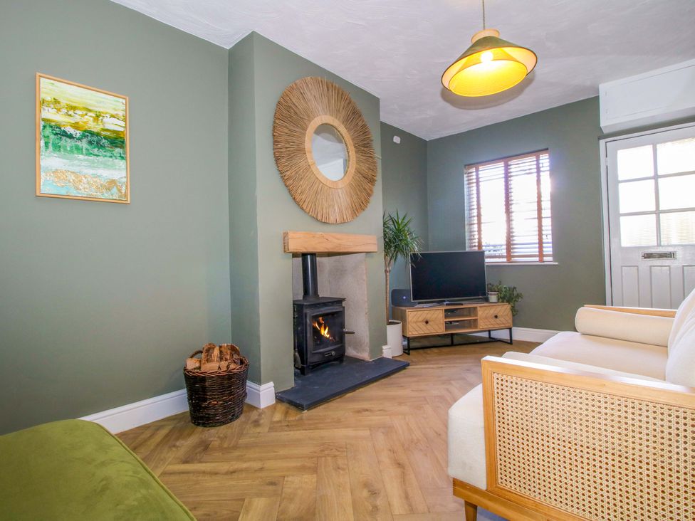 A living room with fireplace and sofa at Cheshire Views in Malpas