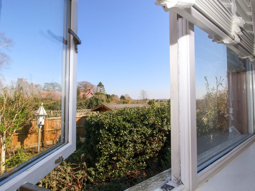 A view of a garden from a window at Cheshire Views in Malpas