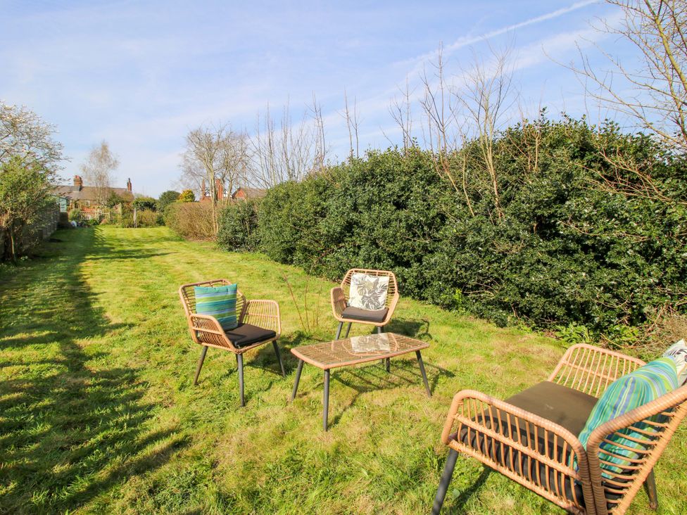A garden with chairs and a table at Cheshire Views in Malpas
