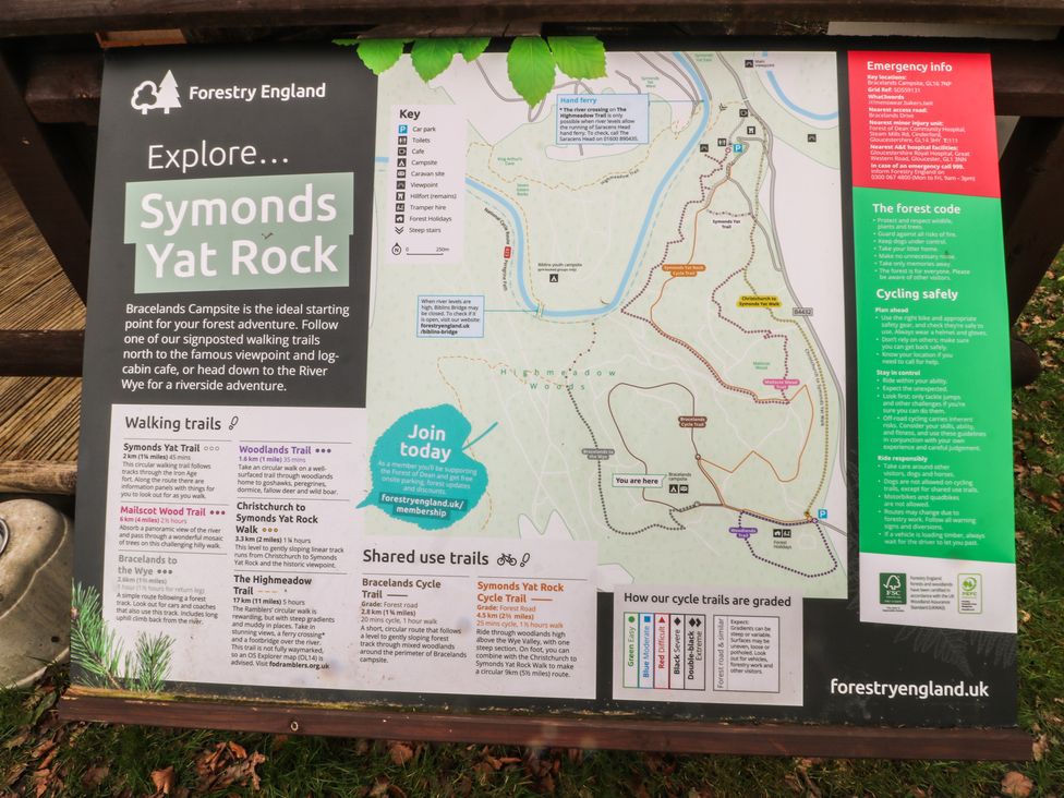 A map and information sign about walking and cycling trails at Bracelands - Cosy Pod 5 in Coleford