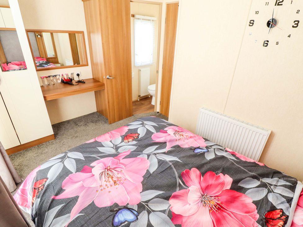 A bedroom with a bed and wardrobe at Loopy’s Place - PG178 Chapel St Leonards