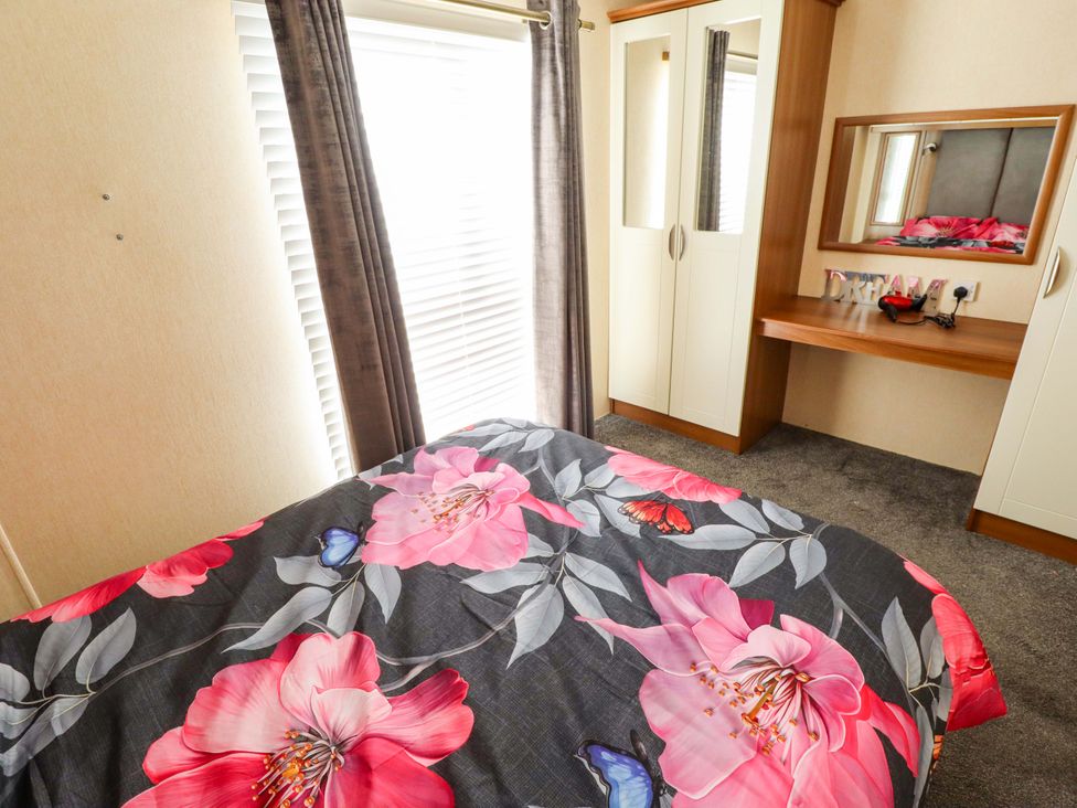 A bedroom with a bed and a wardrobe at Loopy’s Place - PG178, Chapel St Leonards