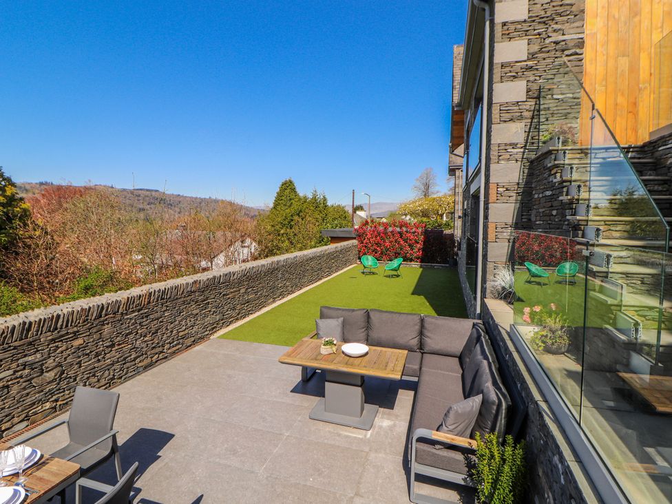 A garden with seating and plants at Midways Bowness-On-Windermere