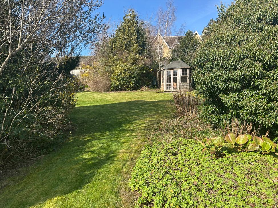 A garden with a shed and green grass at Broombank in Melrose