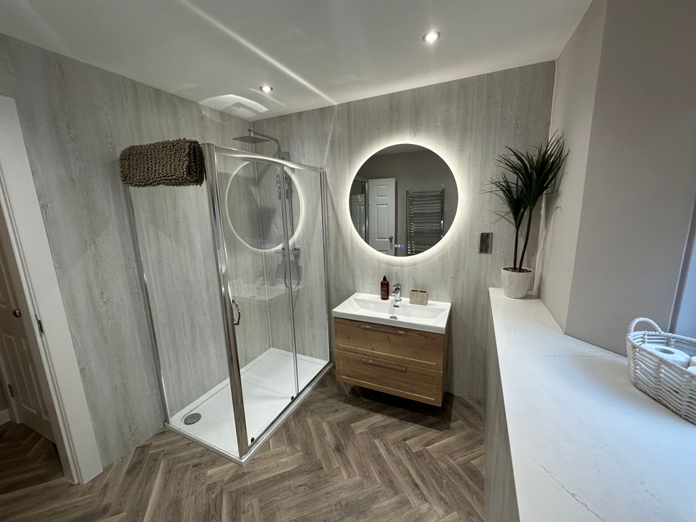A bathroom featuring a shower and vanity at Horsemarket in Kelso