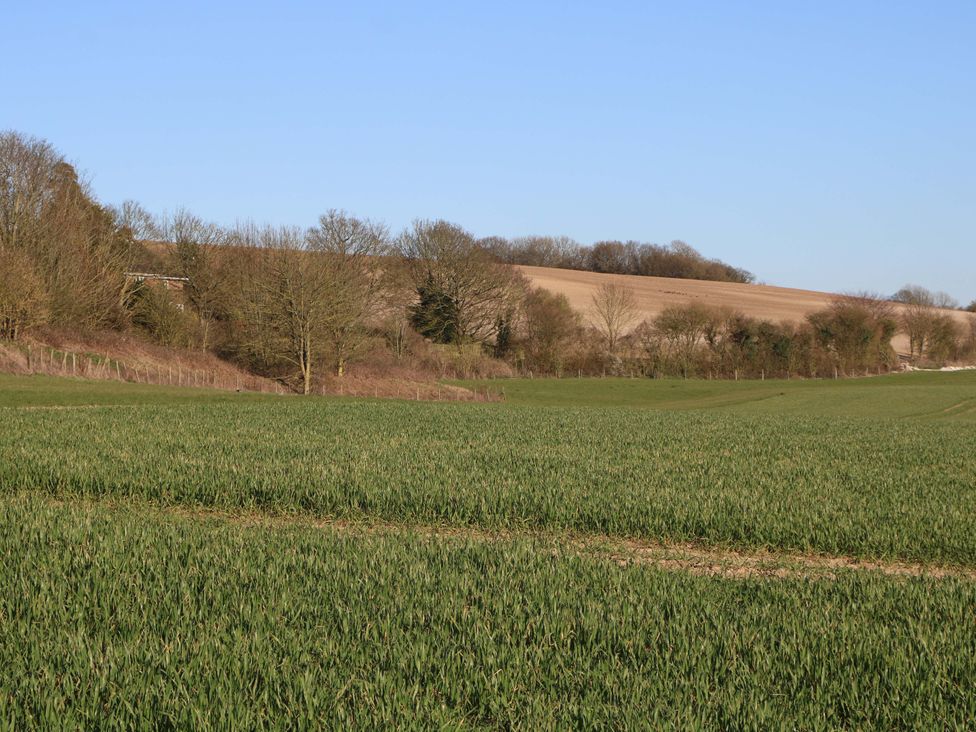 A field with trees and hills at Snowdrop Cottage Maidstone