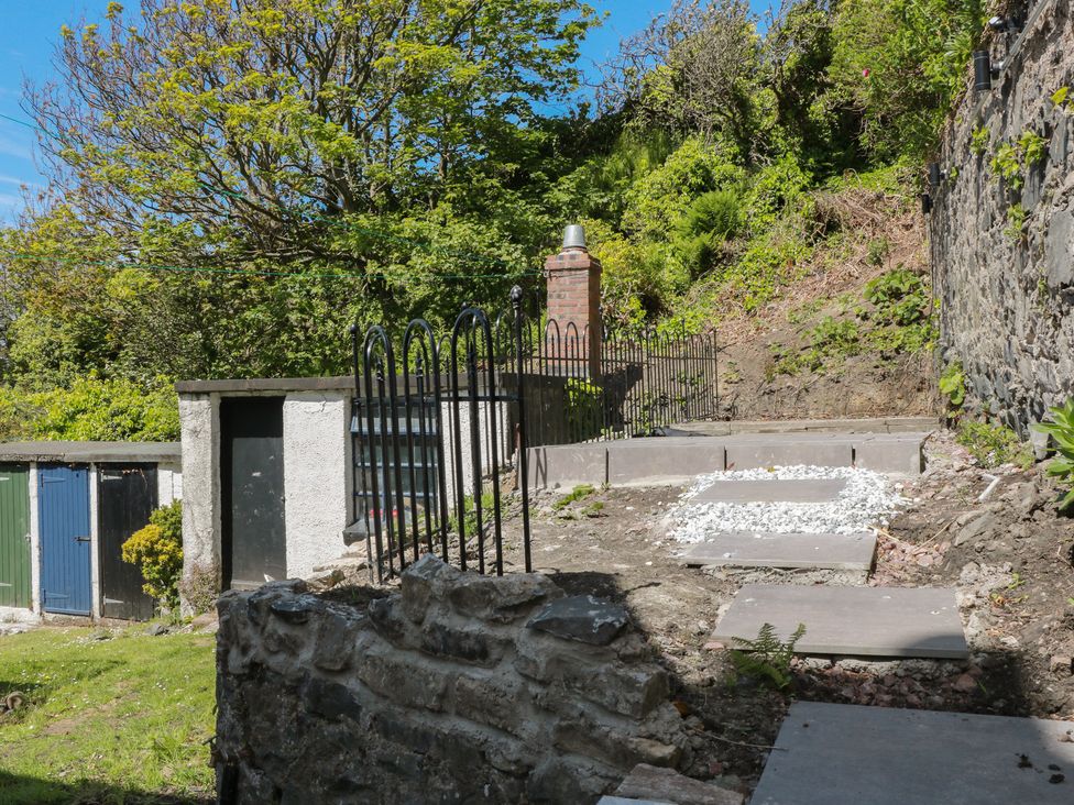 An outdoor area with storage sheds and a path at Olea in Portpatrick