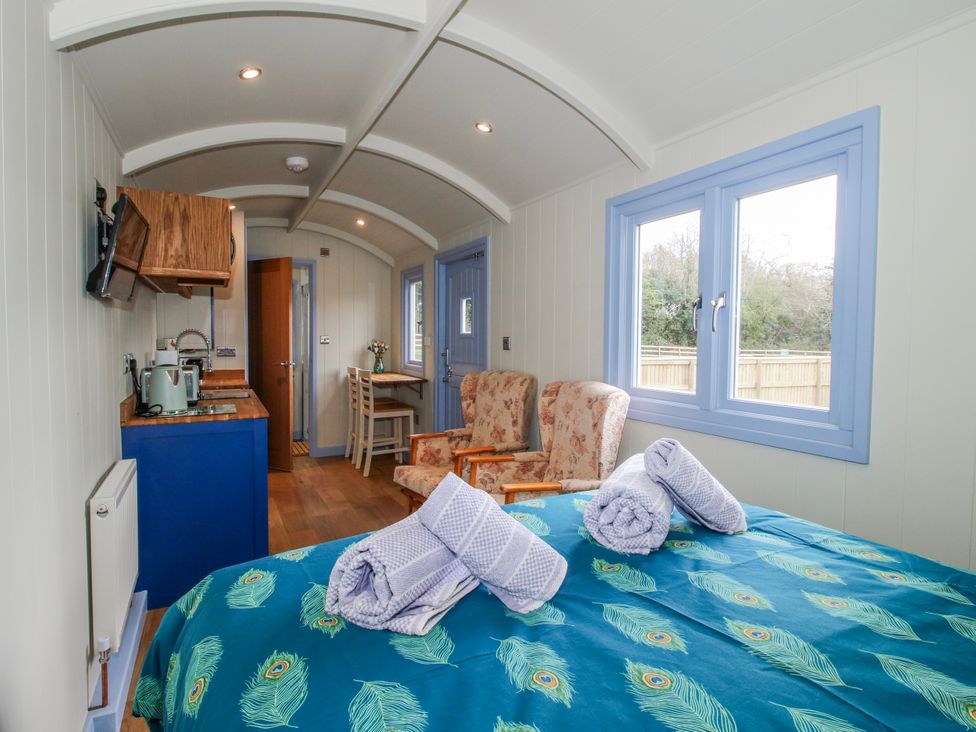 A studio with a bed, kitchenette and seating area at Skye Clee Hill