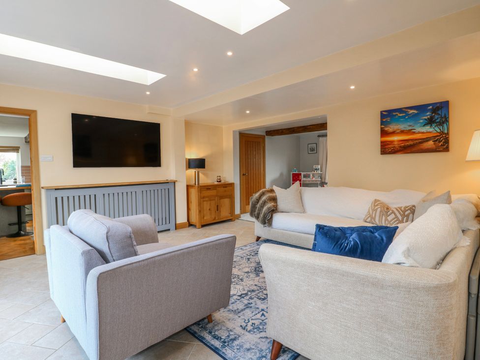 A living room with sofas and a television at Brecks Cottage Moorhouse near Tuxford