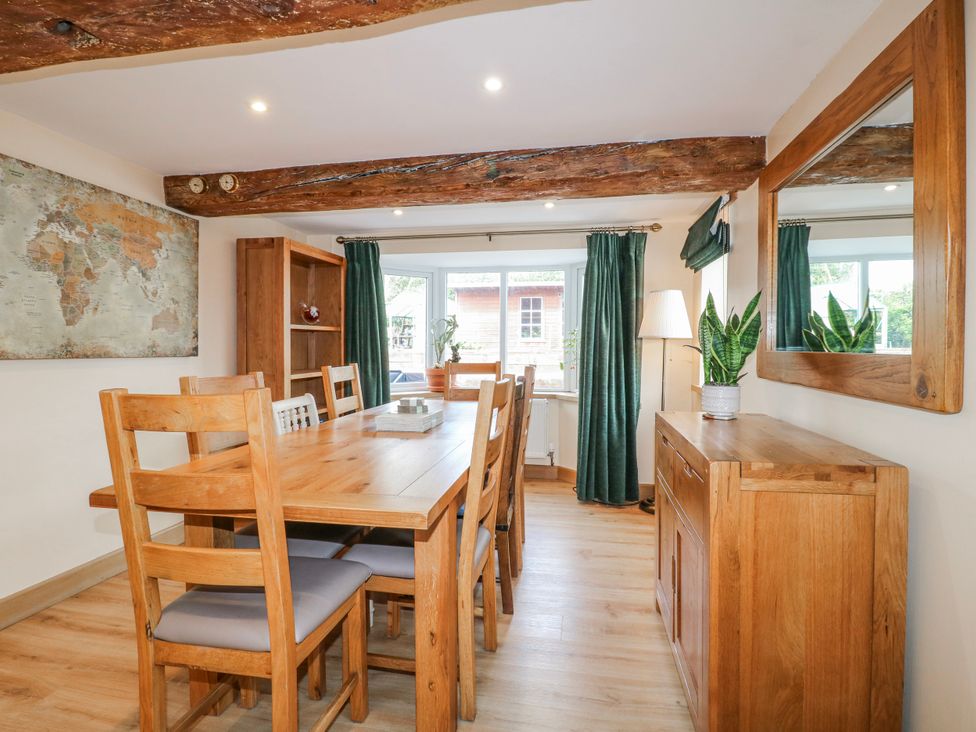 A dining room with a table and chairs at Brecks Cottage Moorhouse near Tuxford